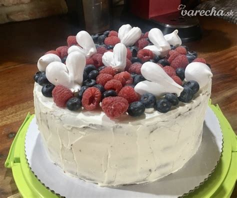 Pribináčiková plnka v torte s ovocím