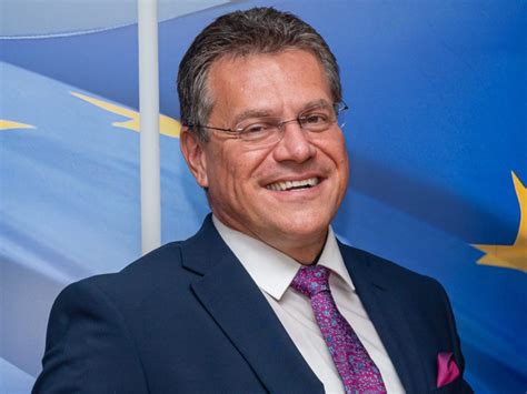 Maroš Šefčovič s úsmevom