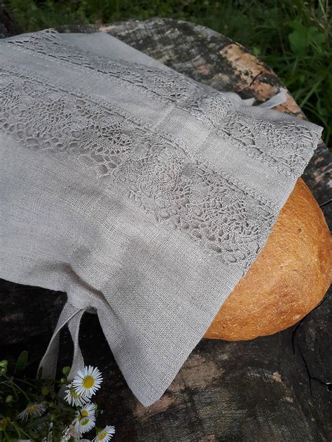 Ľanové vrecko na chlieb a chlebník pre správne skladovanie pečiva