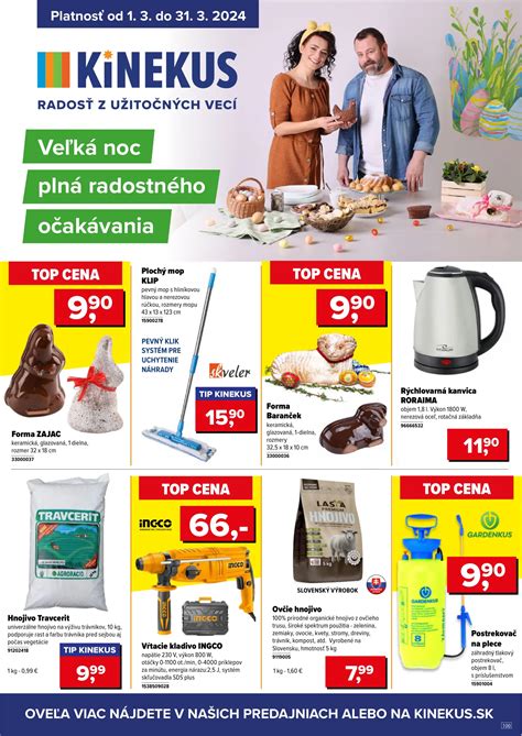 Zákazníčka porovnáva ceny v letákoch