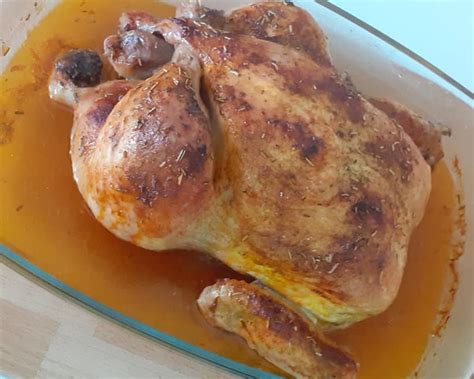 Celé kura pripravené na pečenie, umyté a osušené