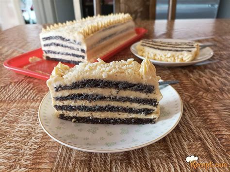 Hotová jahodová torta s makom