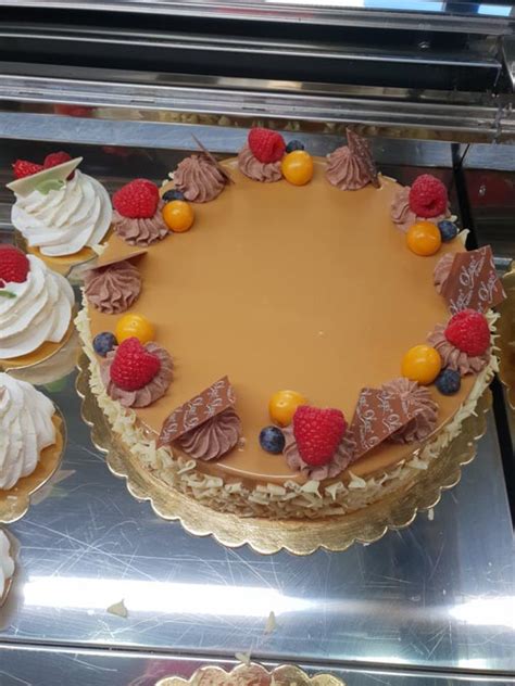 Rôzne možnosti ozdobenia nepečenej torty