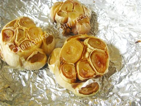 Hlava pečeného cesnaku