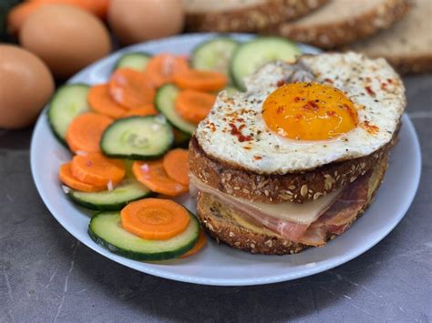 Croque Madame sendvič s volským okom