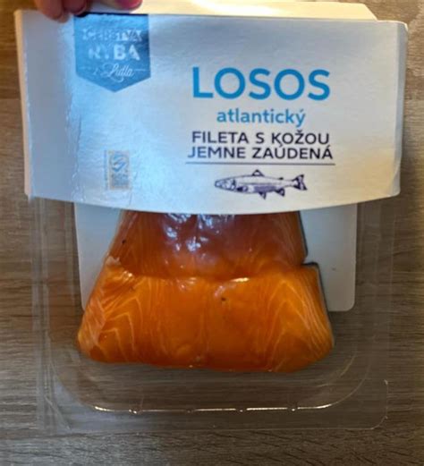 Čerstvý losos s kožou