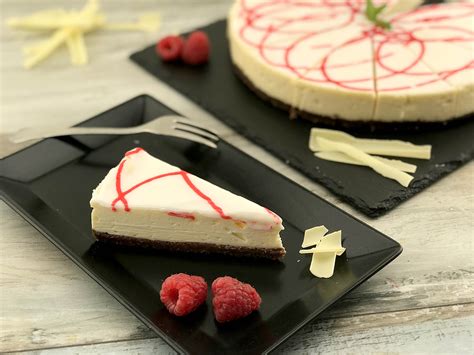 Malinový cheesecake s bielou čokoládou