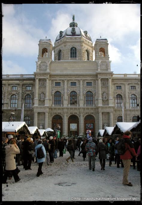 Vianočný trh pred viedenskou radnicou