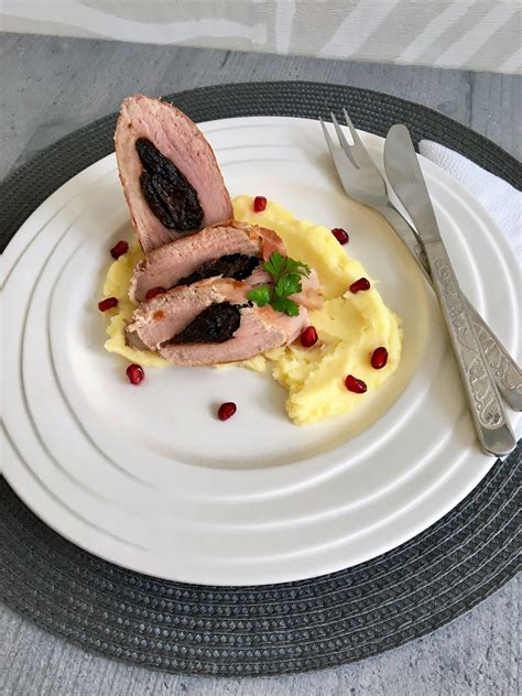 Kurací steak plnený sušenými slivkami na tanieri