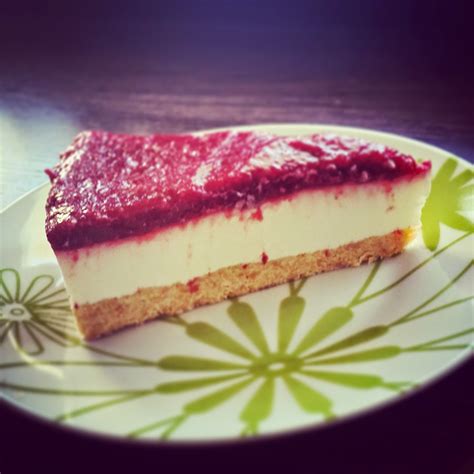 Nepečená torta s mascarpone a jahodovým želé