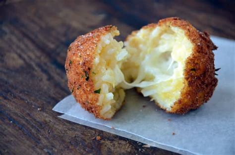 Ryžové guličky plnené mozzarellou