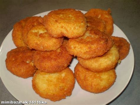 obalené syrové fašírky na panvici