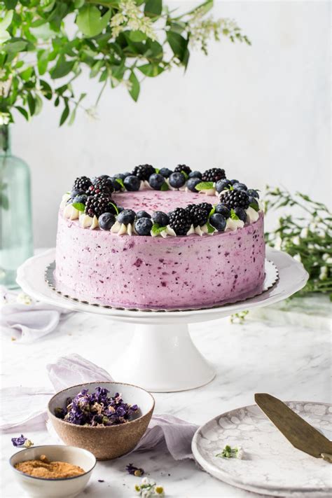 Torta s bielou a tmavou čokoládou s číslom 70