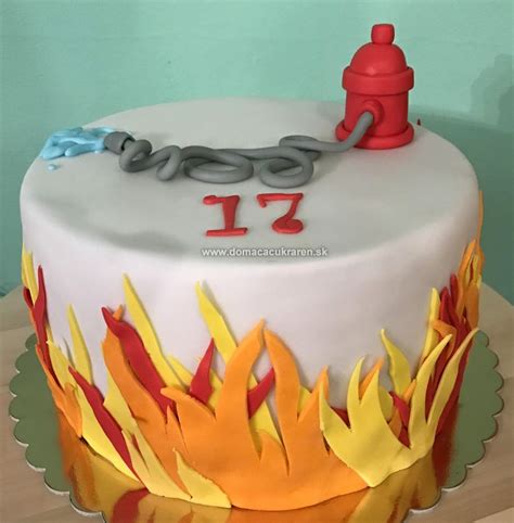 Hasičská torta zdobená poťahovou hmotou