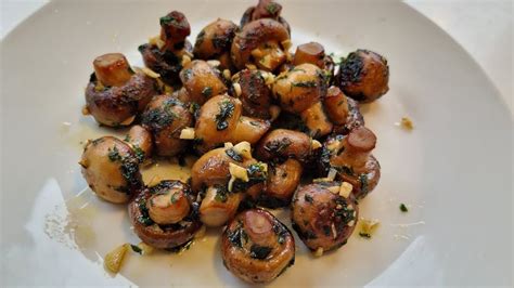 opekané šampiňóny s cesnakom