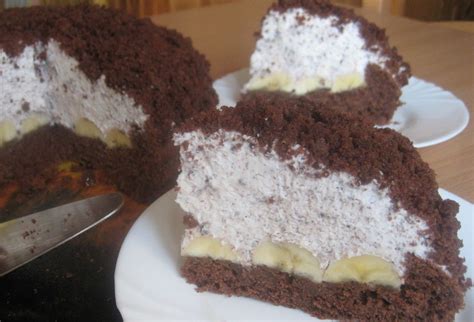 Krtkova torta s krémom a banánmi