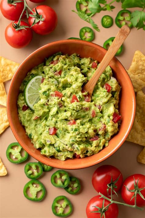 Čerstvé guacamole s cherry paradajkami