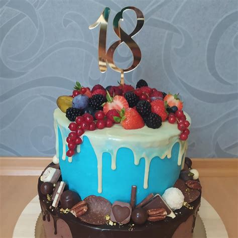 Torta so zápichom a spokojní oslávenci