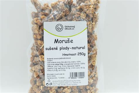 Rôzne výrobky z moruše: džem, sušené plody, sirup