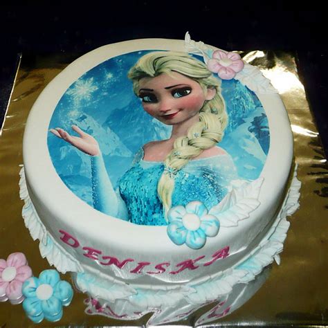 Torta Frozen s jedlým papierom a figúrkami