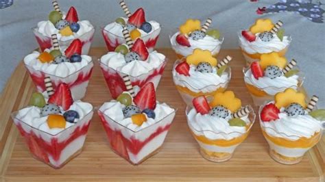 Hrk-hrk krém v pohári s ovocím
