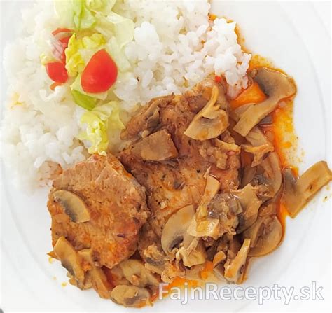 Základné ingrediencie pre bravčové na rasci: bravčové mäso, cibuľa, rasca, masť, múka