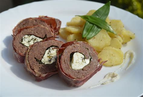 Mäsová roláda s kyslou smotanou