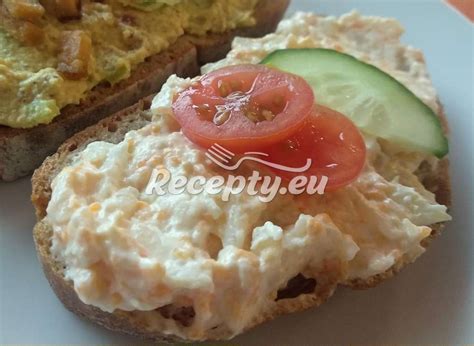 Poháre s hotovou paprikovou pomazánkou