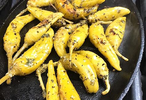 Grilované chilli papričky pred mixovaním