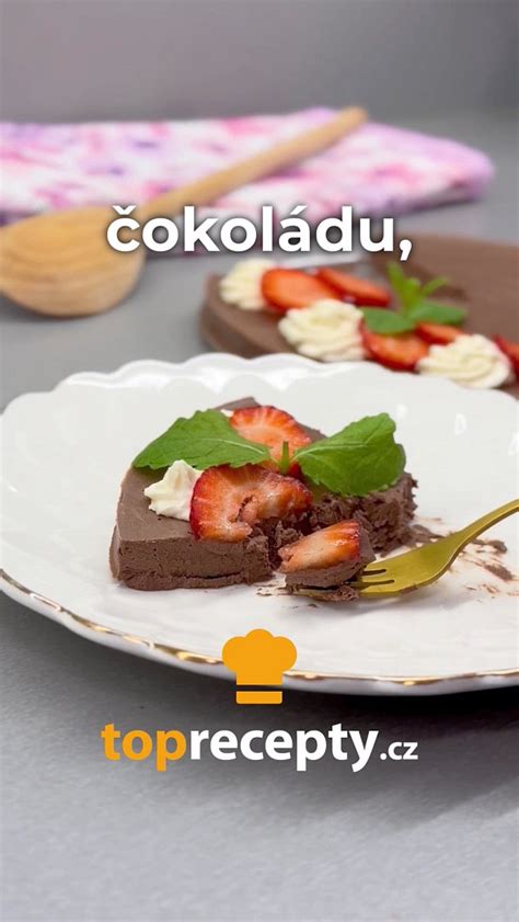 Nepečený čokoládový tart s čerstvými jahodami
