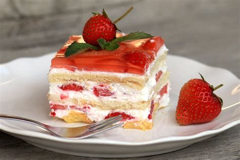 Suroviny pre nepečený jahodový koláč s mascarpone