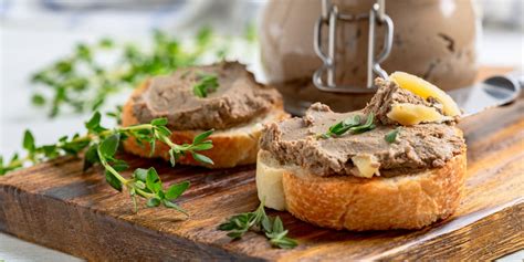 Ingrediencie na prípravu domácej pečenej paštéty