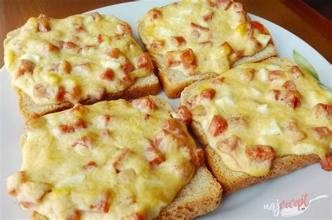Sladké zapekané toasty s ovocím