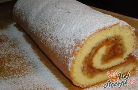 Obrátená nastrúhaná jablková roláda