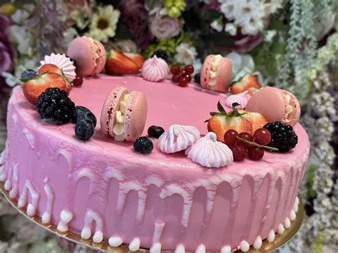 Príprava torty na potiahnutie marcipánom