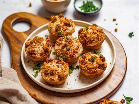 Slané muffiny so slaninou a čiernymi olivami