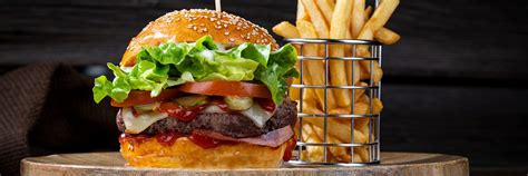 Burger na grile s hranolkami