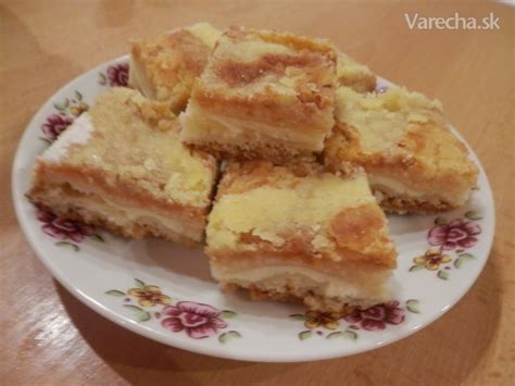 Sypaný tvarohový koláč s marhuľovým kompótom