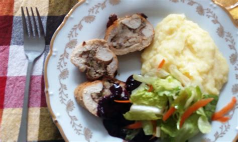 Fotografia morčacej rolády s gaštanovou plnkou