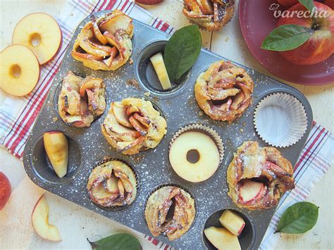Jablkové koláčiky s tvarohovým krémom v muffinovej forme