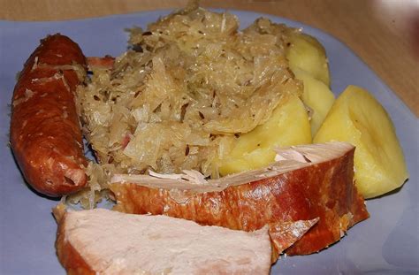 Slovenský recept na dusenú kapustu s údeným mäsom