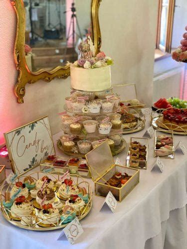 Bohato zdobený candy bar na svadbe
