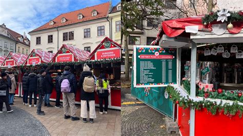 Street food na vianočných trhoch v Bratislave