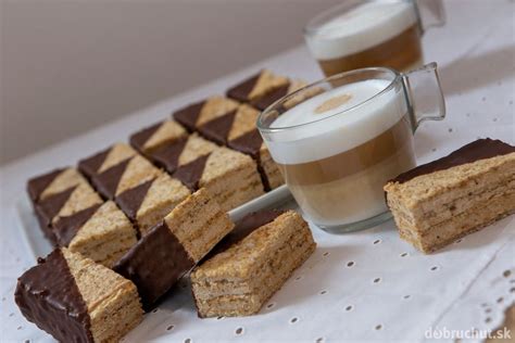 Vrstvenie jablkovo-škoricových rezov