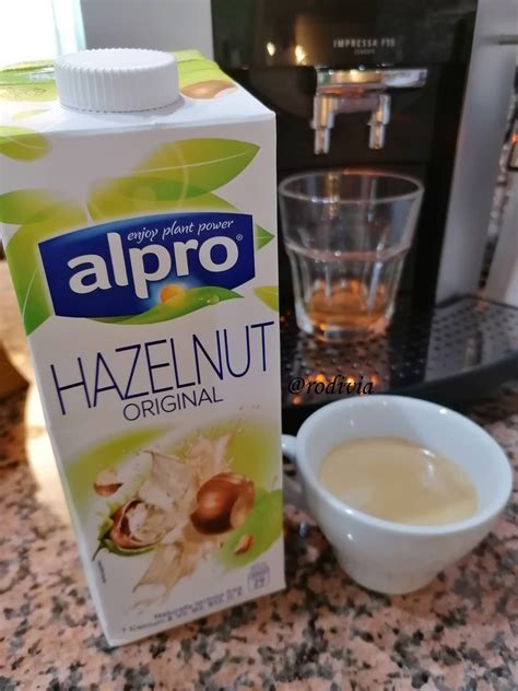 Rôzne typy rastlinných mliek vhodné do kávy