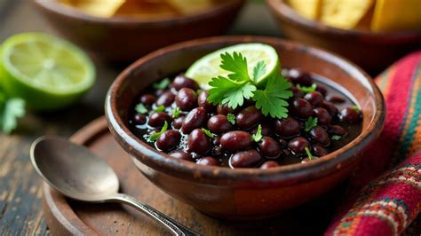 Miska tradičných mexických čiernych fazúľ (Frijoles Negros)