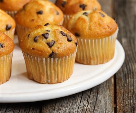 Muffiny s lesným ovocím a kúskami čokolády