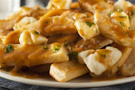 Poutine s BBQ omáčkou a syrom