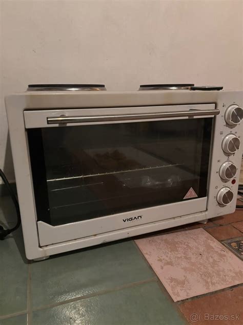 Mini rúra s dvoma platničkami na kuchynskej linke