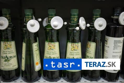 Fľaše extra panenského olivového oleja v obchode